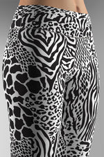 Cargar imagen en el visor de la galería, BW_Animal_Print_Collage_White
