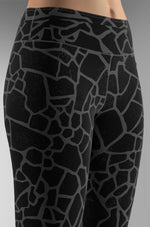Cargar imagen en el visor de la galería, BW_Mosaic_01_Black
