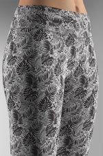Cargar imagen en el visor de la galería, BW_Plants_01_Micro_White
