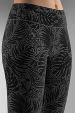 Cargar imagen en el visor de la galería, BW_Plants_01_Black

