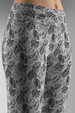 Cargar imagen en el visor de la galería, BW_Plants_01_Micro_White
