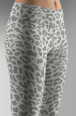 Cargar imagen en el visor de la galería, Leopard_Pattern_Unsat_G
