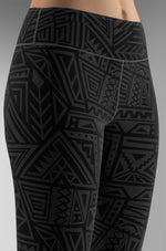 Cargar imagen en el visor de la galería, BW_Tribal_01_Black
